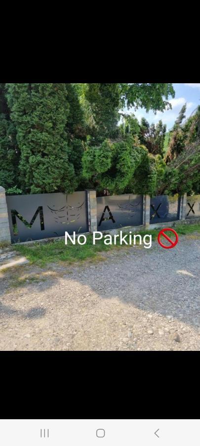 Maxx Lodge Бакеу Екстер'єр фото